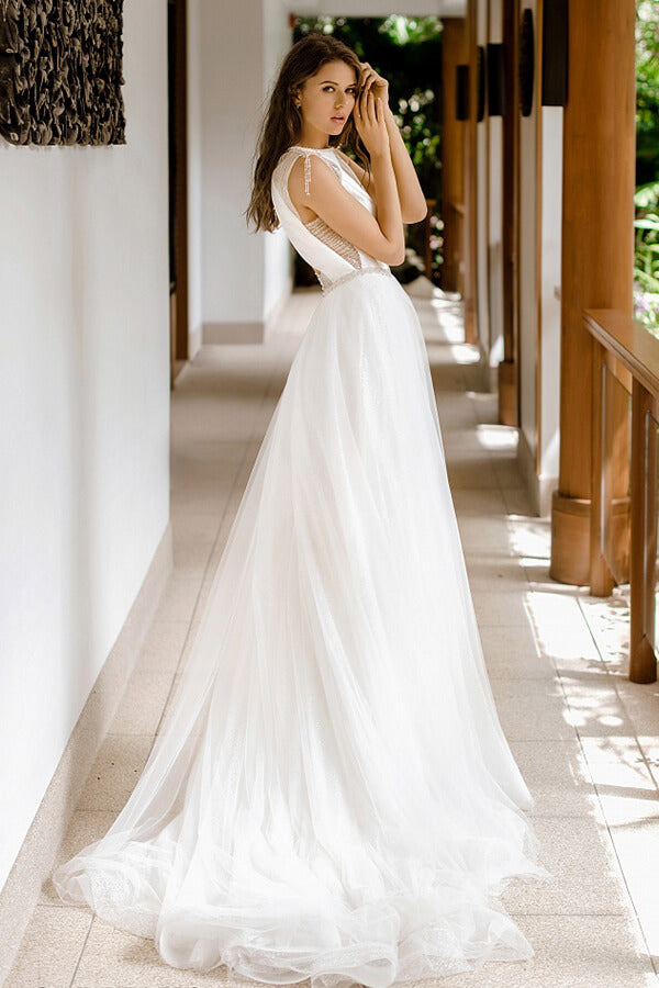 Impresionante vestido de novia largo de tul con cuentas y espalda abierta en forma de A