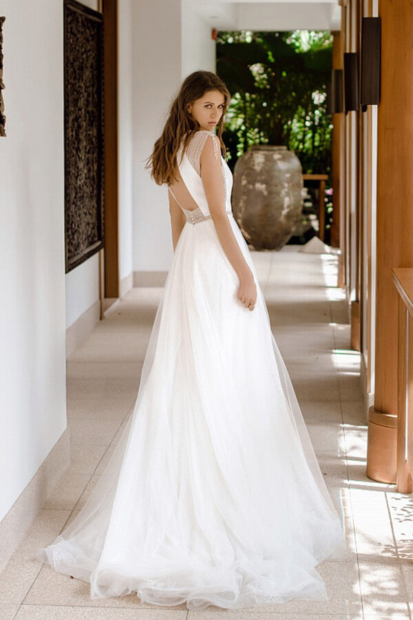 Impresionante vestido de novia largo de tul con cuentas y espalda abierta en forma de A