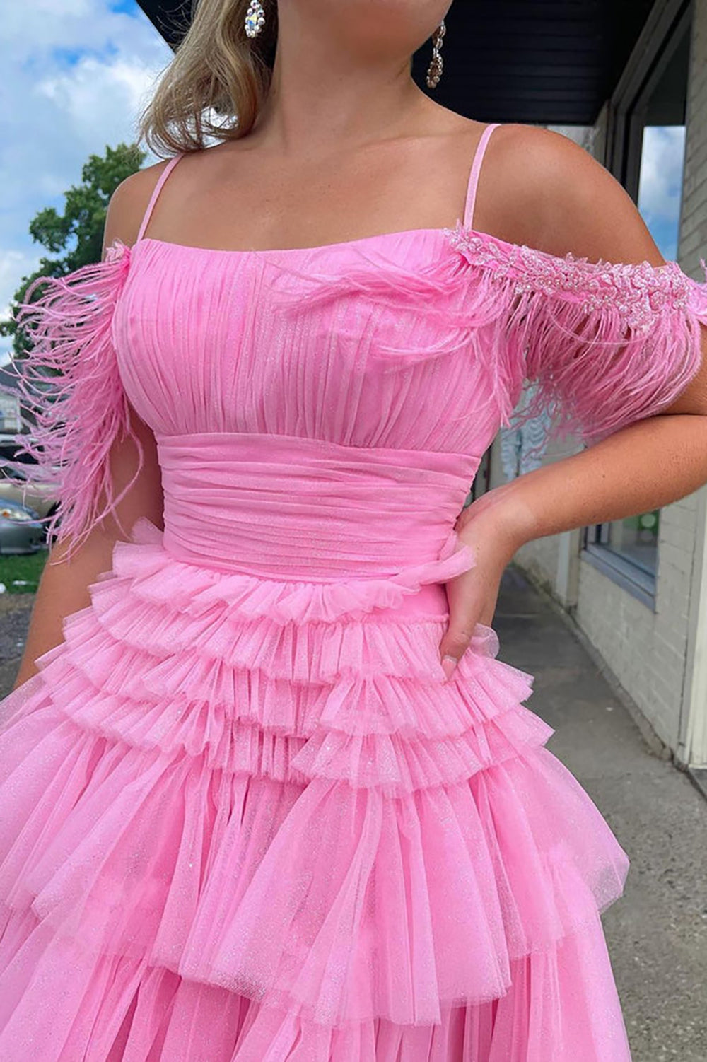 Lindos vestidos de fiesta de tul con plumas en forma de A en color rosa