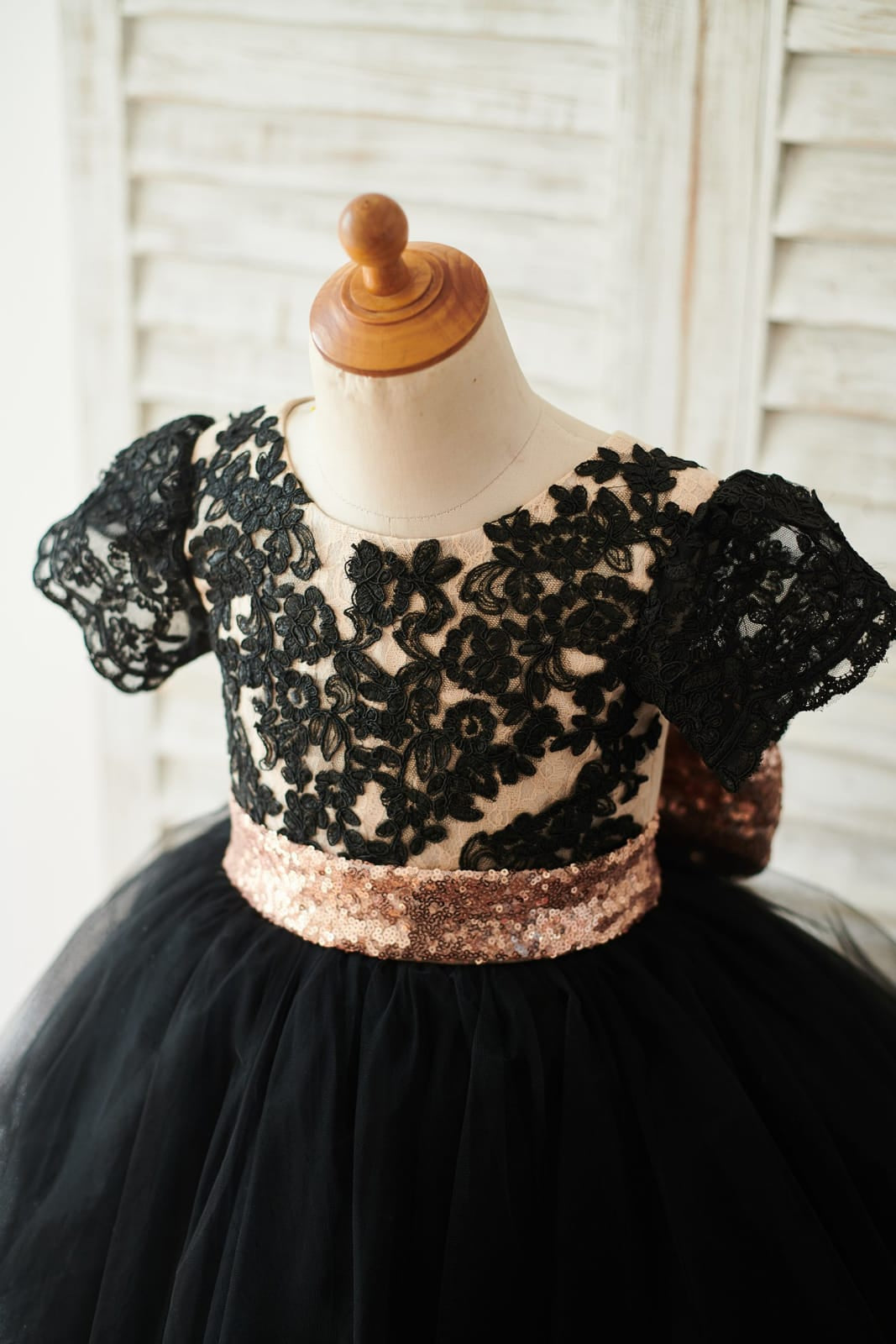 Elegant Black Lace and Tulle Sequin Waist Knee-length Girl Dress