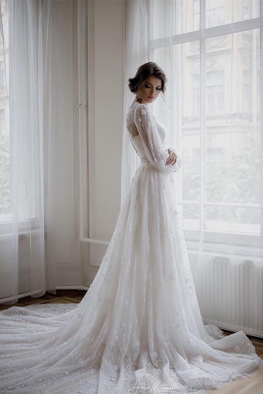 Wunderschönes weißes Brautkleid in A-Linie mit langen Ärmeln und Spitzenapplikationen