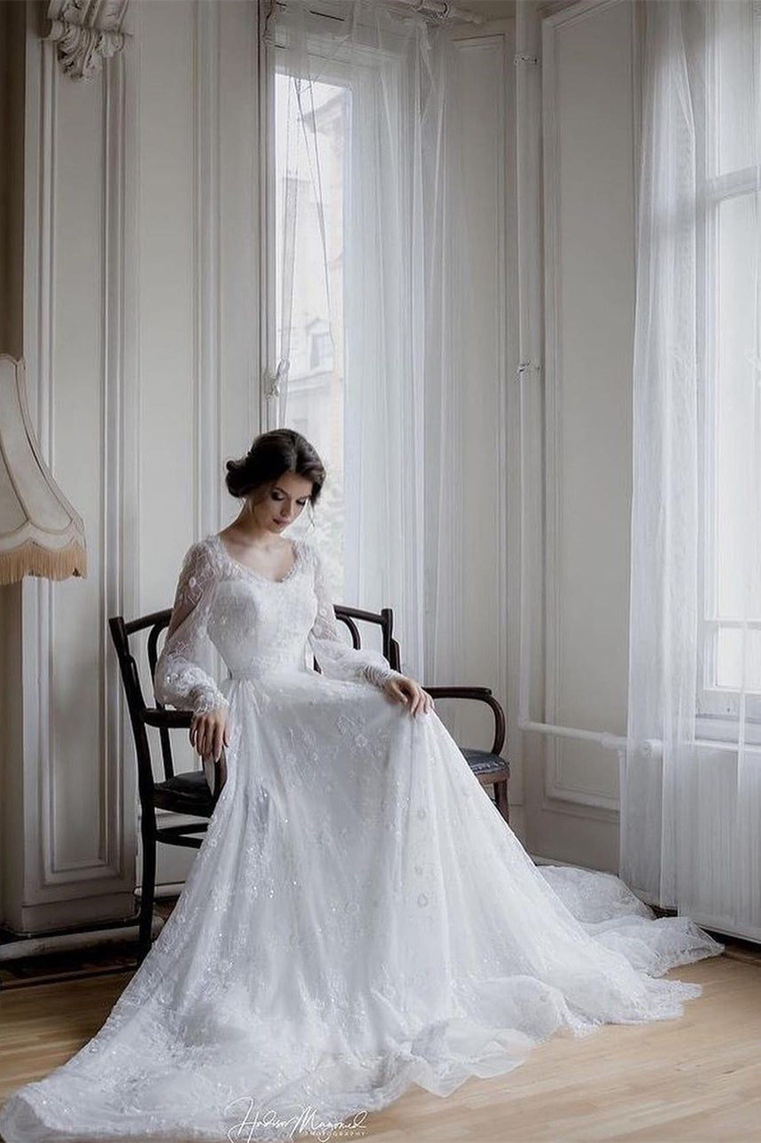 Wunderschönes weißes Brautkleid in A-Linie mit langen Ärmeln und Spitzenapplikationen