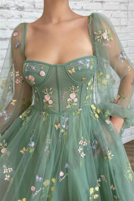 Wunderschönes knöchellanges A-Linien-Ballkleid mit langen Ärmeln und Blumenmuster