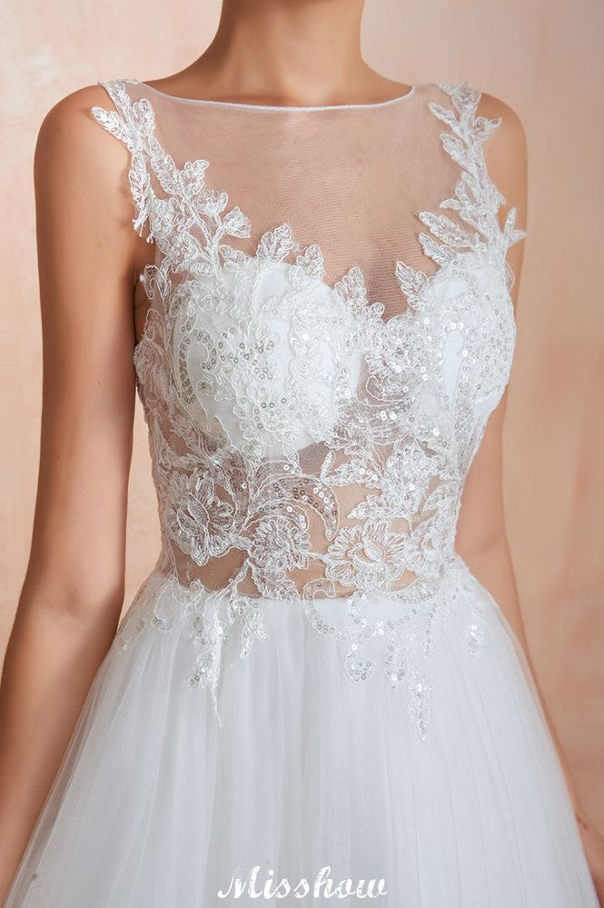 Wunderschönes weißes Brautkleid mit Bateau-Ausschnitt und glitzernden Pailletten