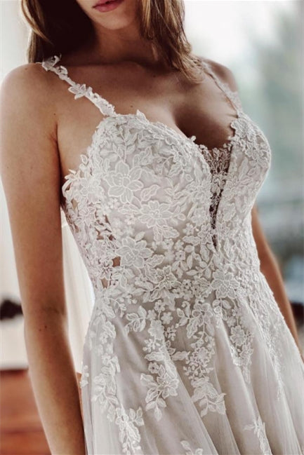 Wunderschönes elfenbeinfarbenes A-Linien-Brautkleid aus Spitze mit Schlitz