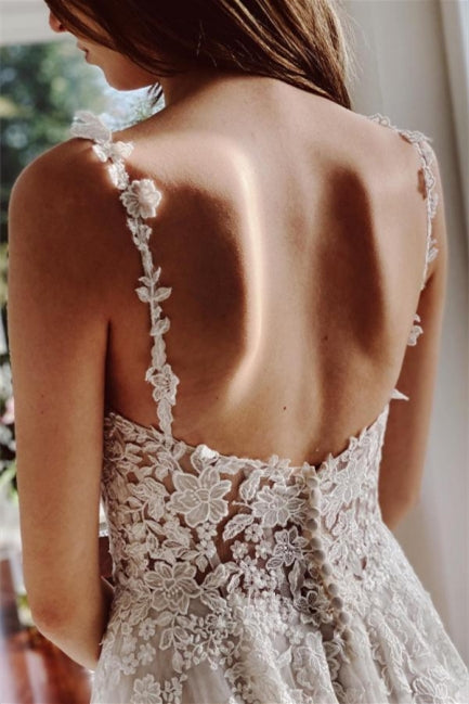 Wunderschönes elfenbeinfarbenes A-Linien-Brautkleid aus Spitze mit Schlitz