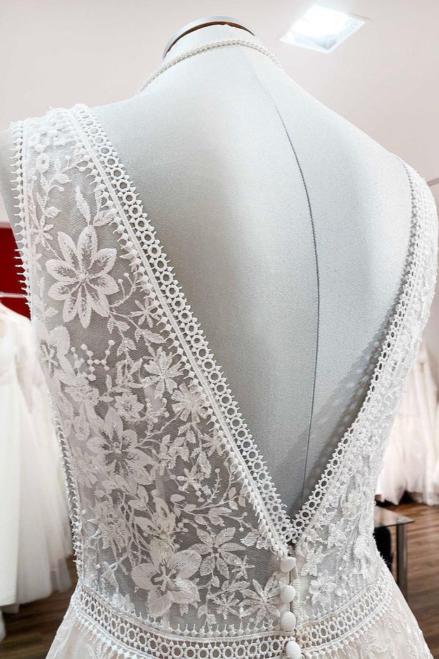 Wunderschönes langes A-Linien-Brautkleid mit Spitzenapplikationen und offenem Rücken aus Tüll