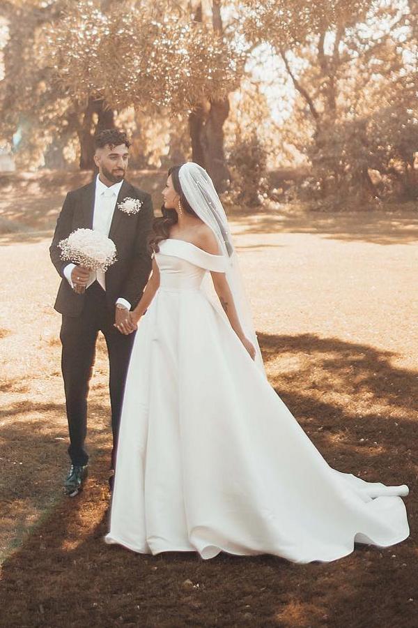 Hermosos vestidos de novia largos de satén con hombros descubiertos y corte A