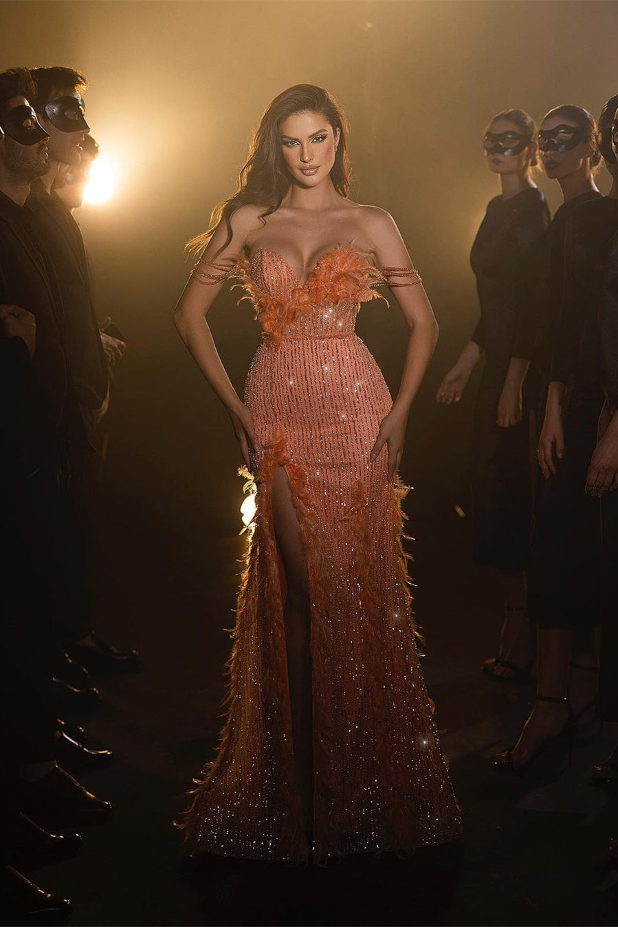 Hermosos vestidos de fiesta largos de sirena sin mangas con escote corazón y lentejuelas