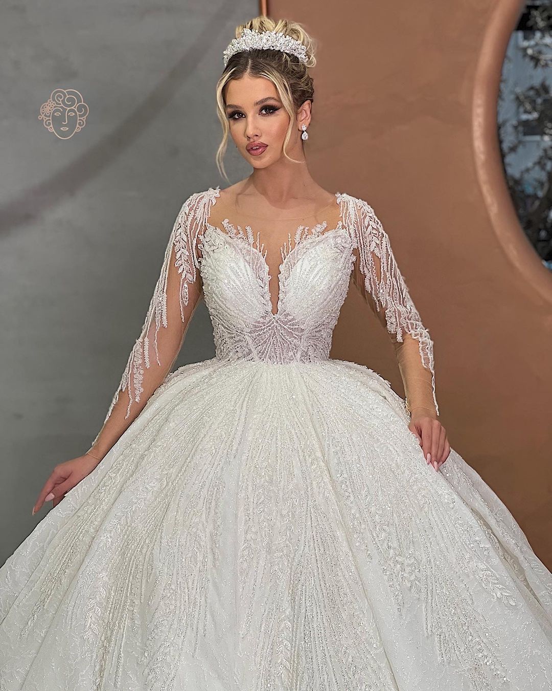 Wunderschönes langes weißes Ballkleid mit Herzausschnitt und Applikationen
