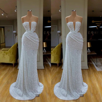 Wunderschönes langes weißes ärmelloses Meerjungfrau-Ballkleid mit V-Ausschnitt und Pailletten