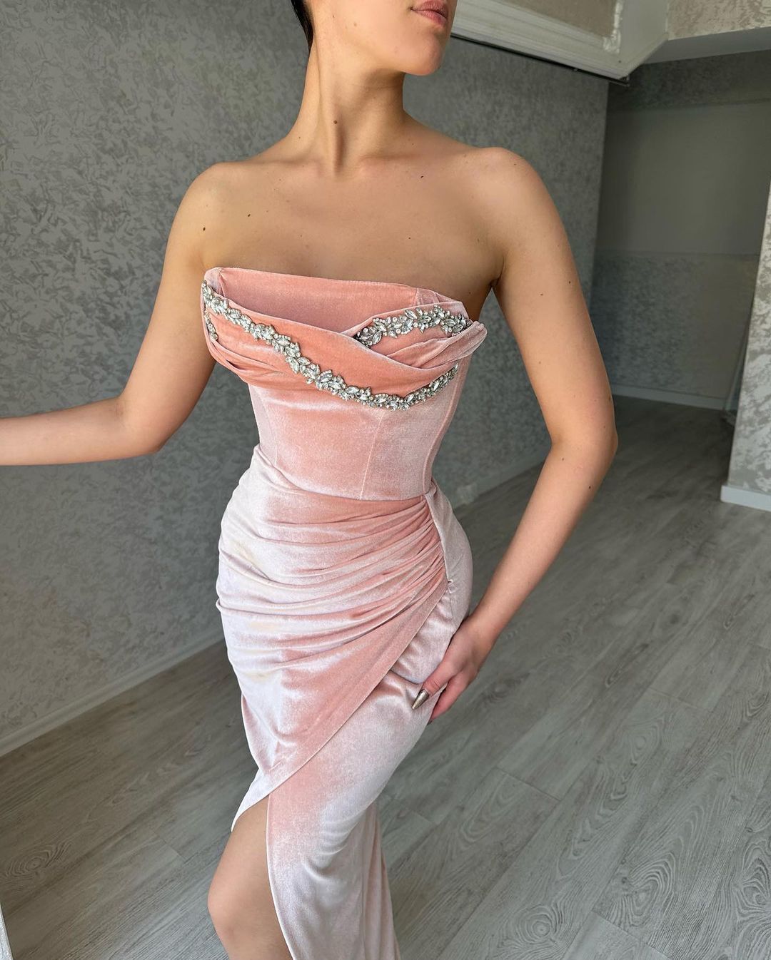 Hermoso vestido de fiesta de sirena sexy sin mangas con cristales y abertura