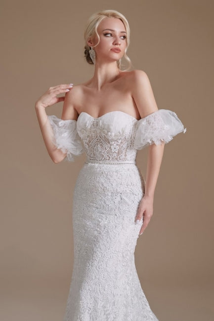 Wunderschönes schulterfreies, ärmelloses Meerjungfrau-Brautkleid in Bodenlänge mit Spitze und Applikation