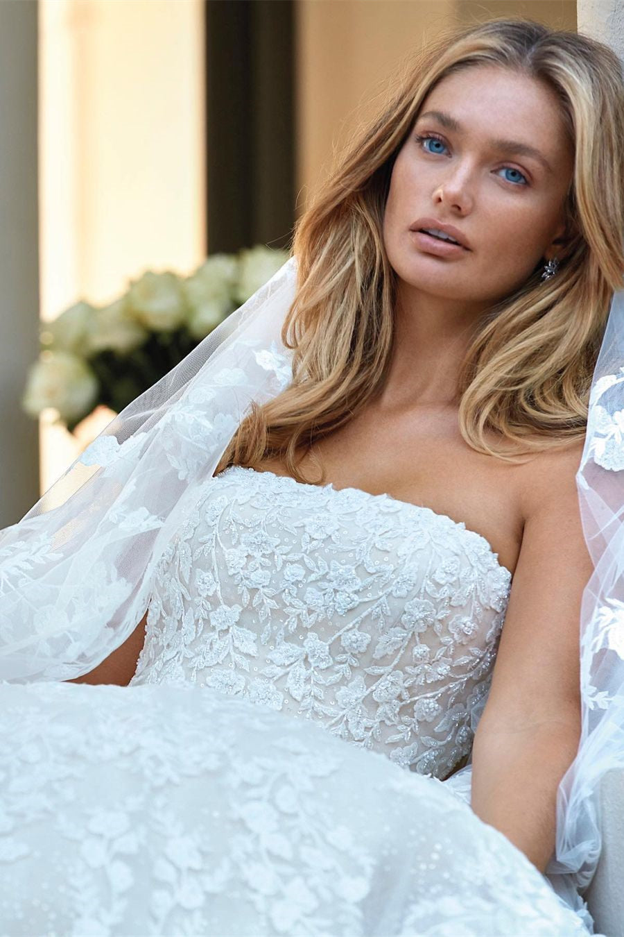 Hermoso vestido de novia princesa de corte A sin mangas con apliques de encaje