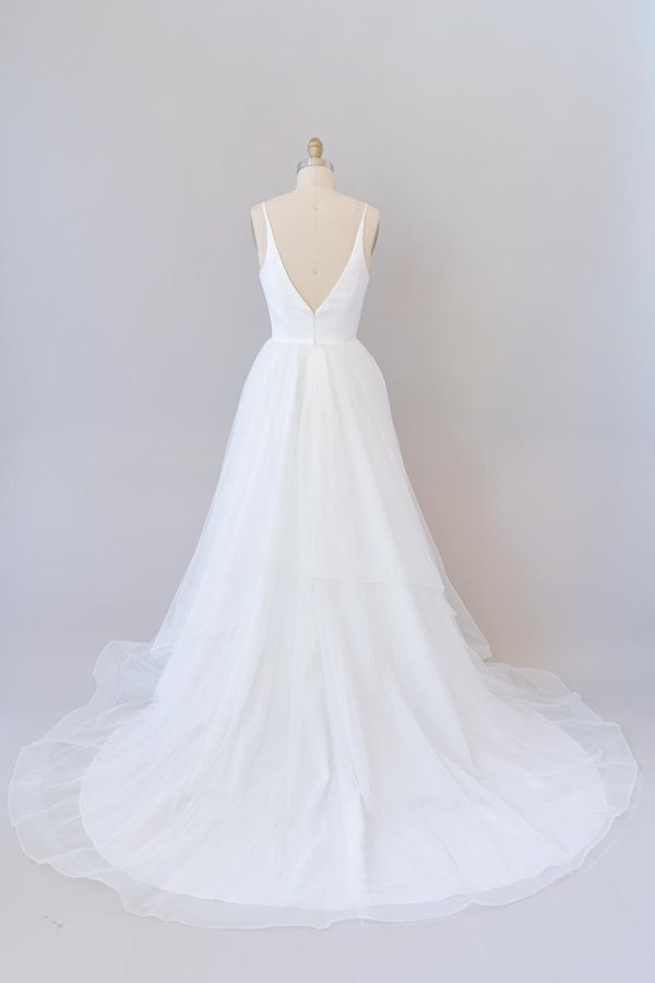 Wunderschönes langes weißes rückenfreies A-Linien-Brautkleid aus Tüll mit V-Ausschnitt