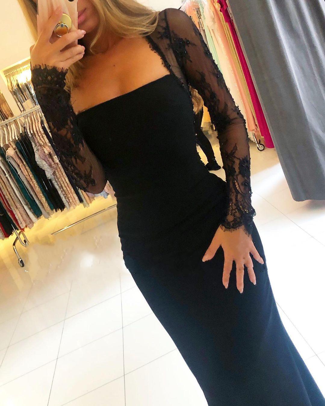 Vestido de fiesta negro largo de sirena con escote cuadrado, espalda descubierta y mangas