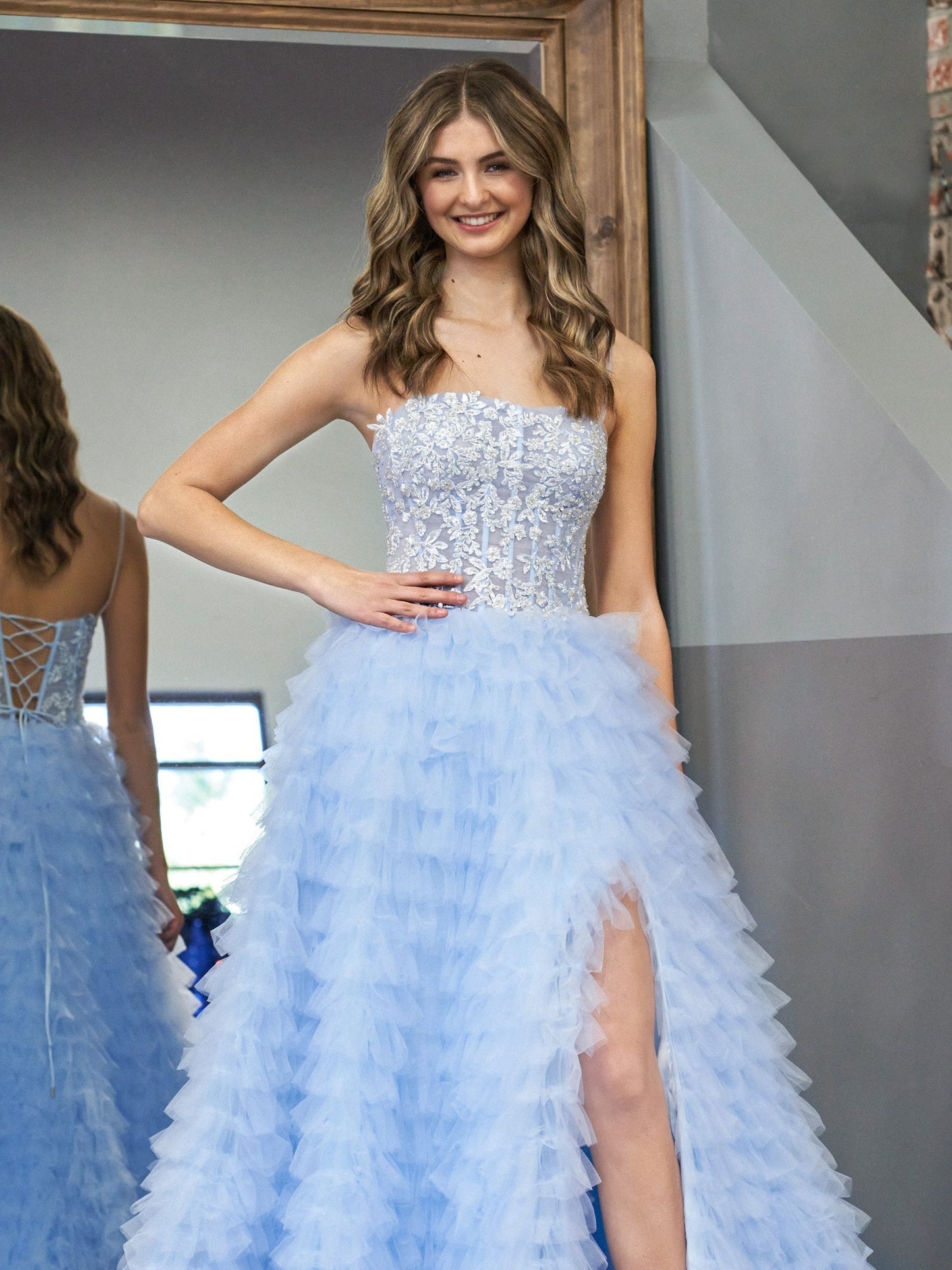 Jordan | Himmelblaues A-Linien-Ballkleid aus Tüll mit Stufen und Pailletten