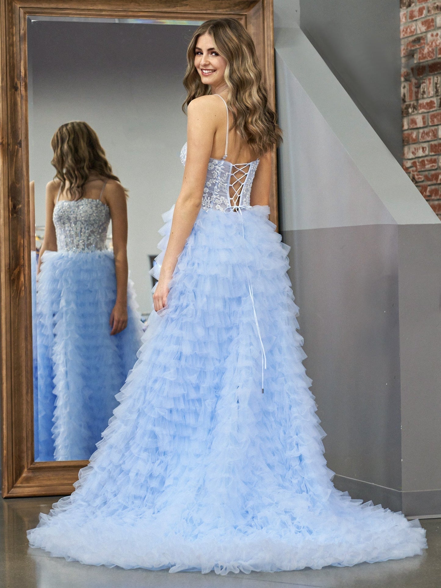 Jordan | Himmelblaues A-Linien-Ballkleid aus Tüll mit Stufen und Pailletten