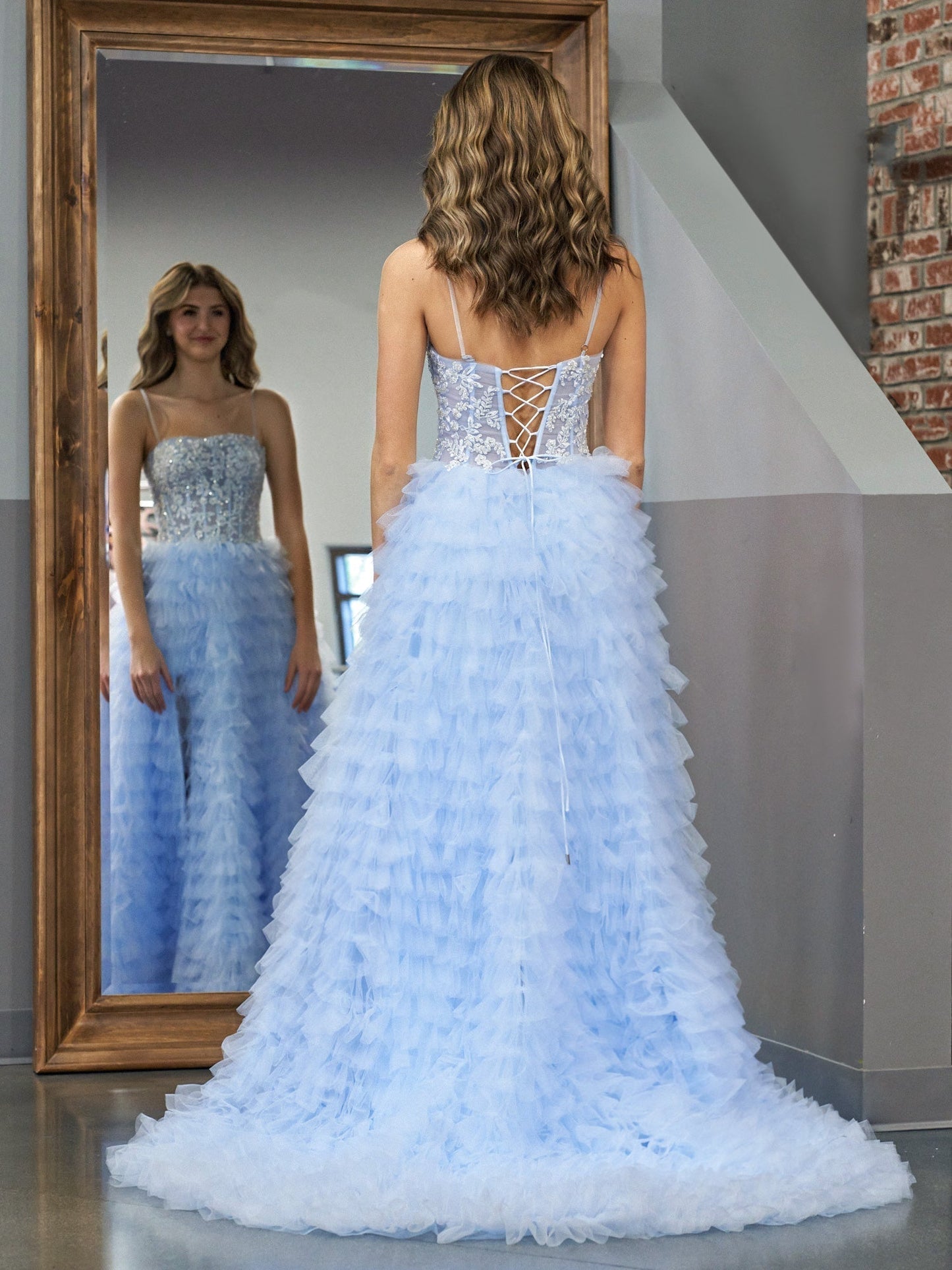 Jordan | Himmelblaues A-Linien-Ballkleid aus Tüll mit Stufen und Pailletten