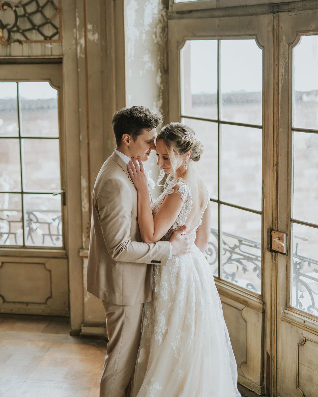 Langes A-Linien-Brautkleid aus Tüll im Boho-Stil mit Spitzenapplikationen