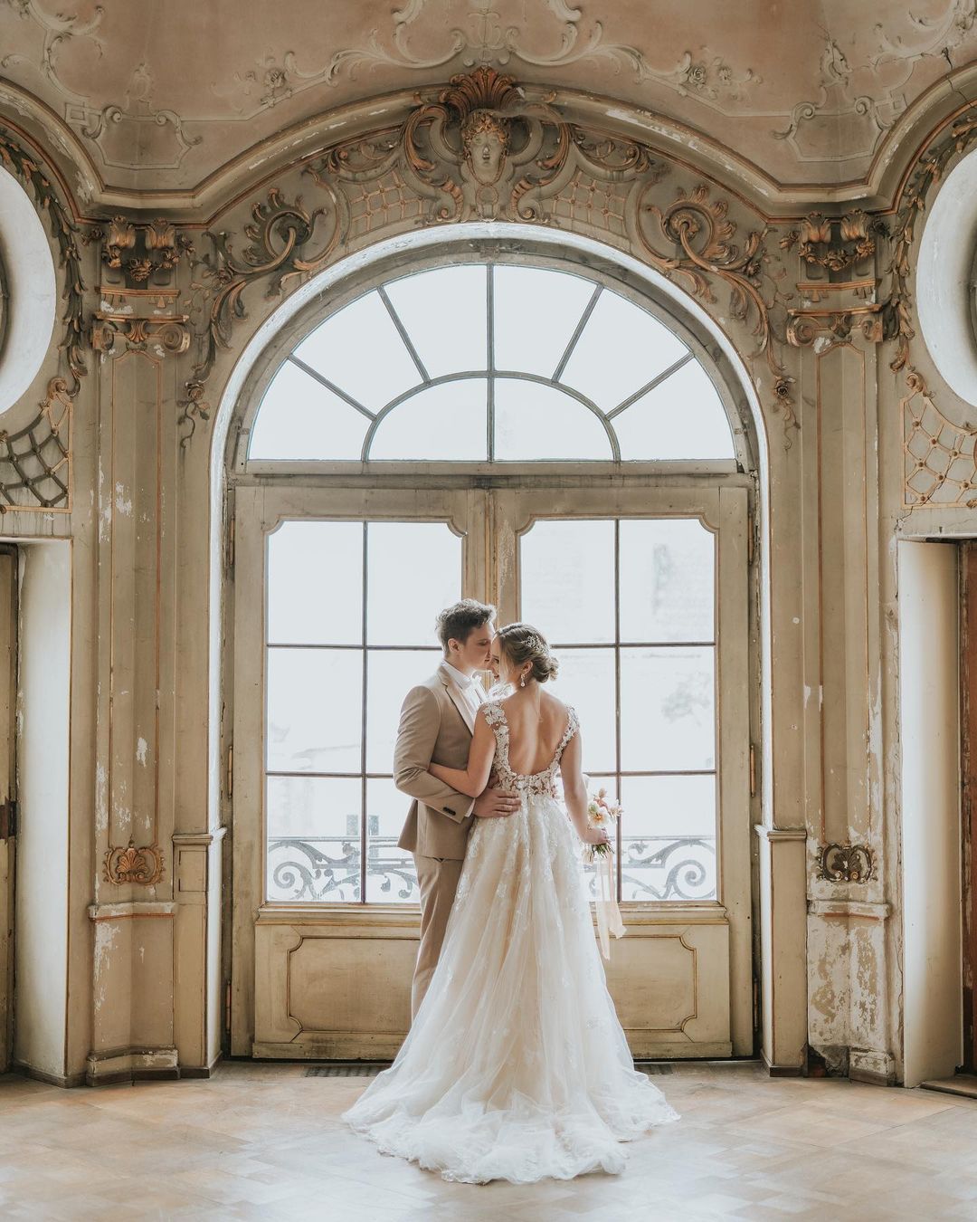 Langes A-Linien-Brautkleid aus Tüll im Boho-Stil mit Spitzenapplikationen