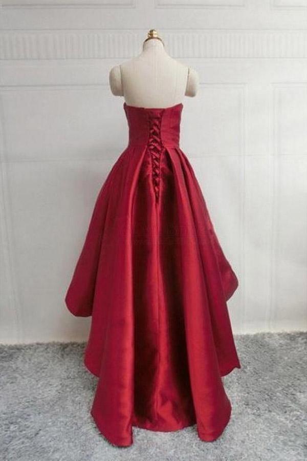 Vestido de fiesta corto de satén con escote corazón color burdeos, corte alto y bajo, PD303