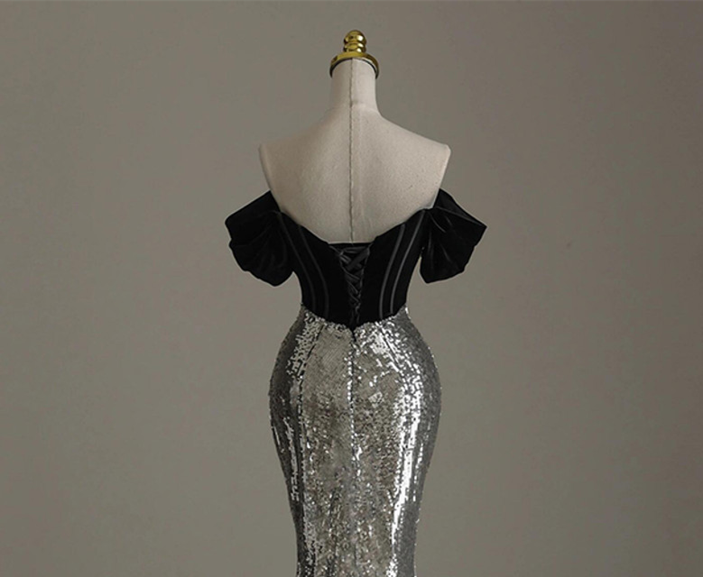 Schickes silbernes Meerjungfrau-Kleid mit Pailletten, schulterfrei, Perlenbesatz, Abendkleid Y7613