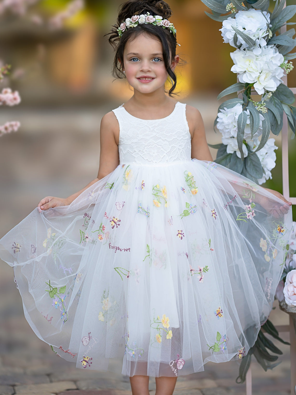 Knielanges Tüllkleid mit Spitzenstickerei