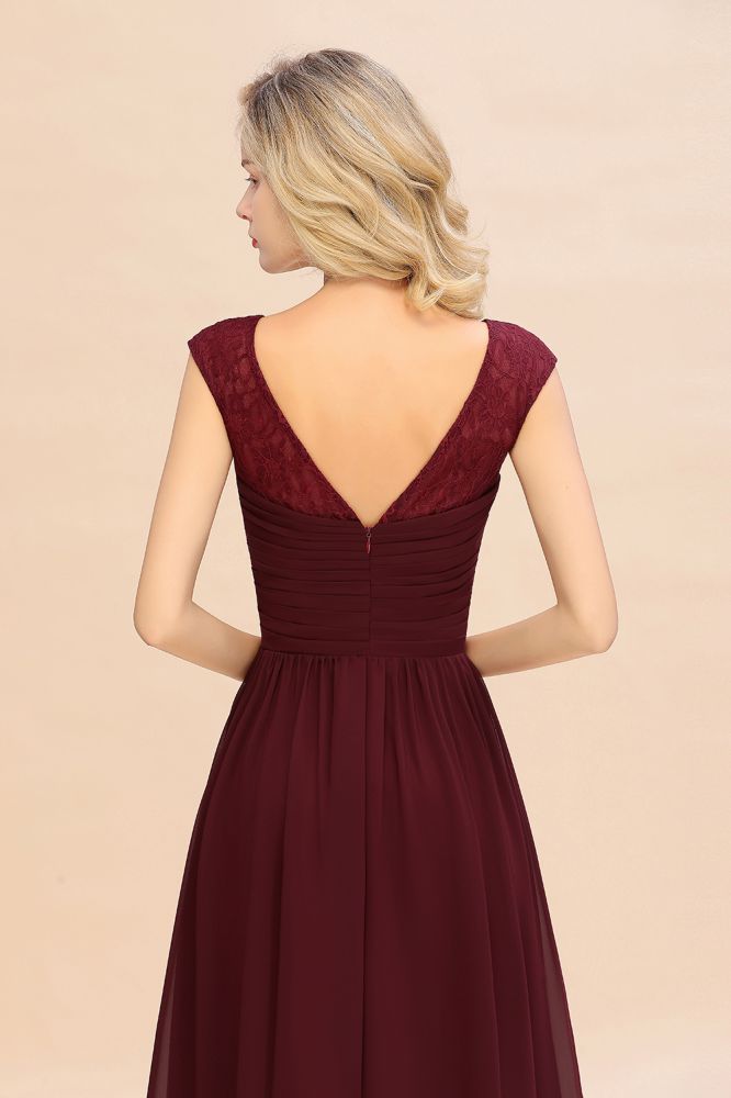 Vestido de dama de honor largo hasta el suelo de gasa color burdeos con mangas cortas