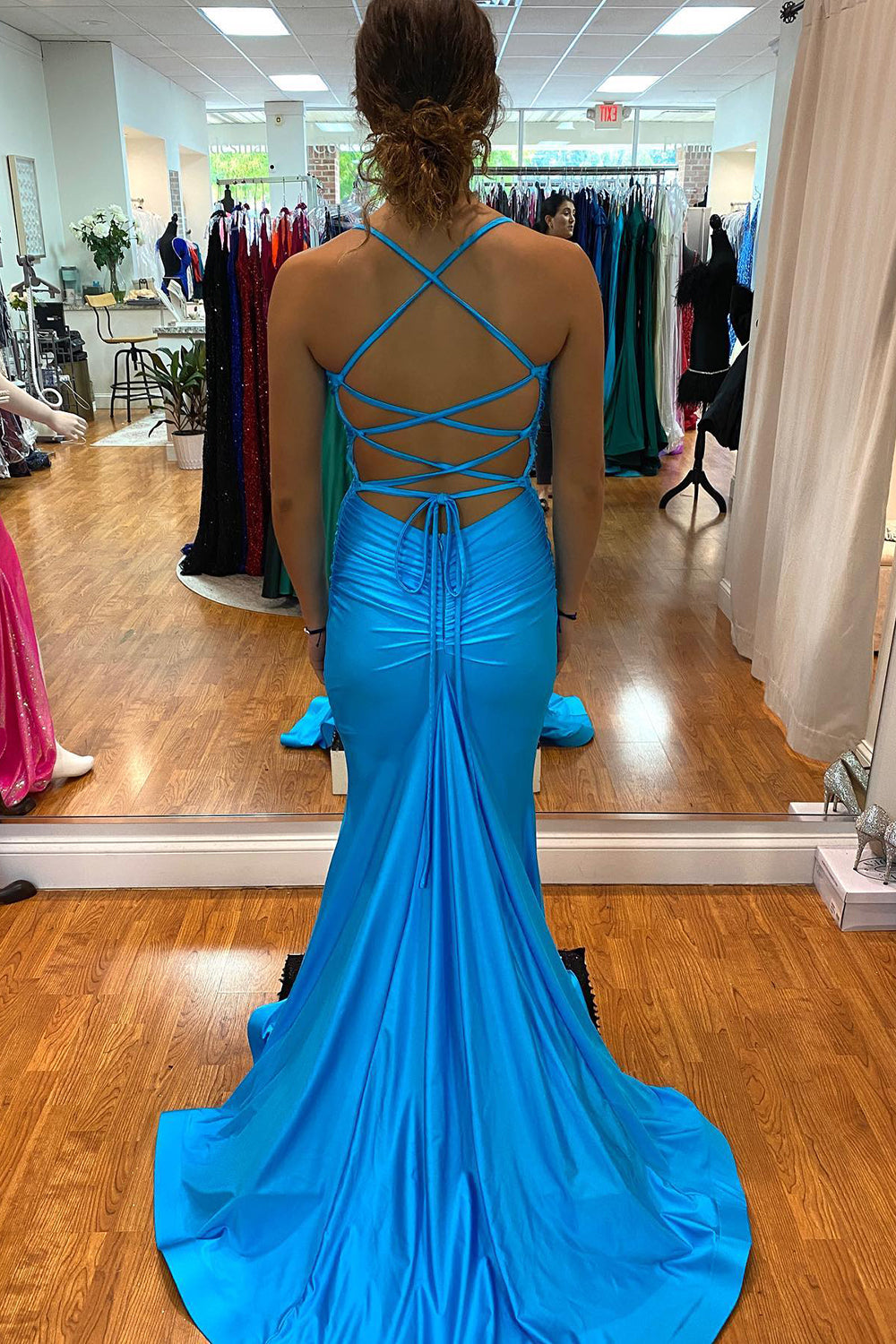 Encantador vestido de fiesta largo de sirena con escote en forma de corazón y espalda descubierta