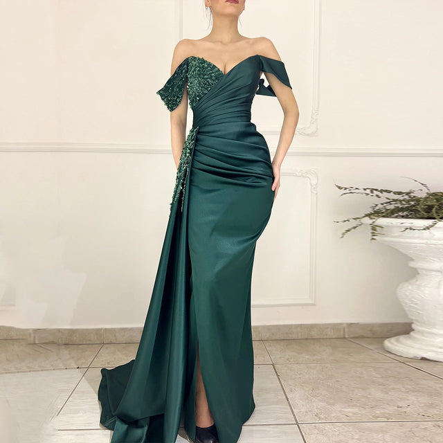 Encantadores vestidos de fiesta largos de satén con escote en forma de corazón y fruncido