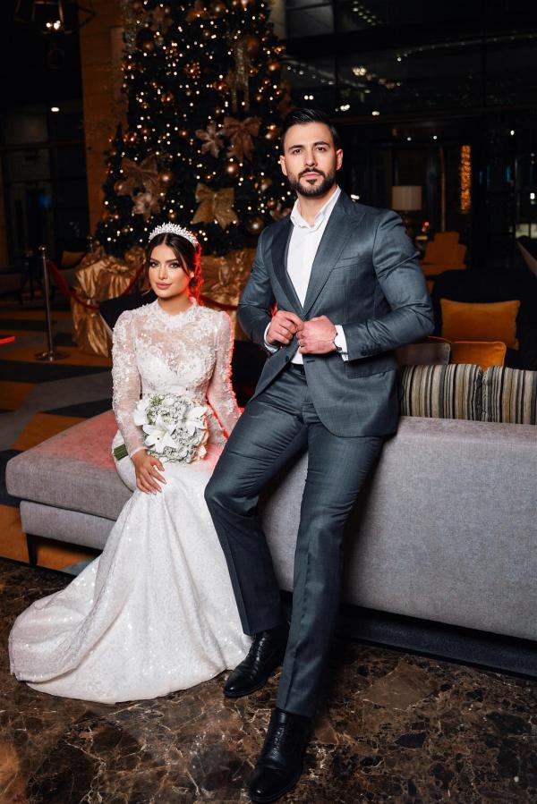Vestido de novia encantador de sirena, de manga larga, cuello alto, encaje satinado y cola capilla