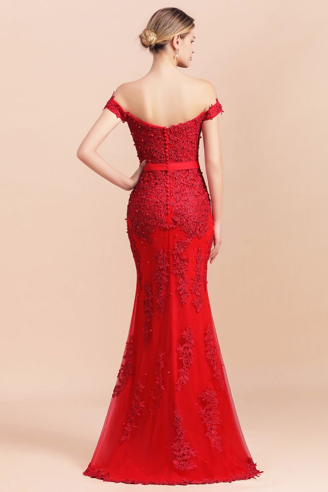 Vestido de noche ajustado con encantadores apliques de encaje y hombros descubiertos de corte sirena rojo para dama de honor