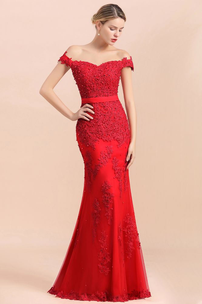 Vestido de noche ajustado con encantadores apliques de encaje y hombros descubiertos de corte sirena rojo para dama de honor