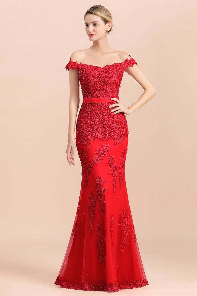 Vestido de noche ajustado con encantadores apliques de encaje y hombros descubiertos de corte sirena rojo para dama de honor