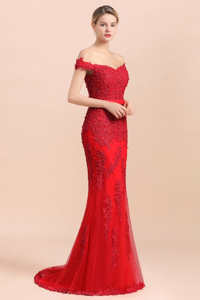 Vestido de noche ajustado con encantadores apliques de encaje y hombros descubiertos de corte sirena rojo para dama de honor