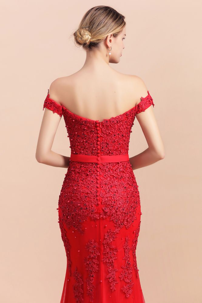 Vestido de noche ajustado con encantadores apliques de encaje y hombros descubiertos de corte sirena rojo para dama de honor