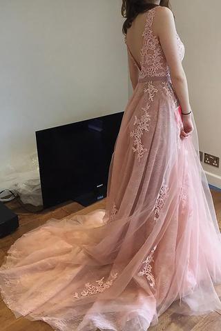 Encantador vestido de novia de tul con encaje rosa y espalda abierta, con cola pequeña WD198