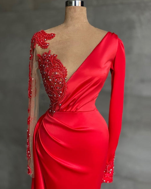 Encantador vestido de fiesta de sirena con cuentas rojas, abertura lateral y encaje