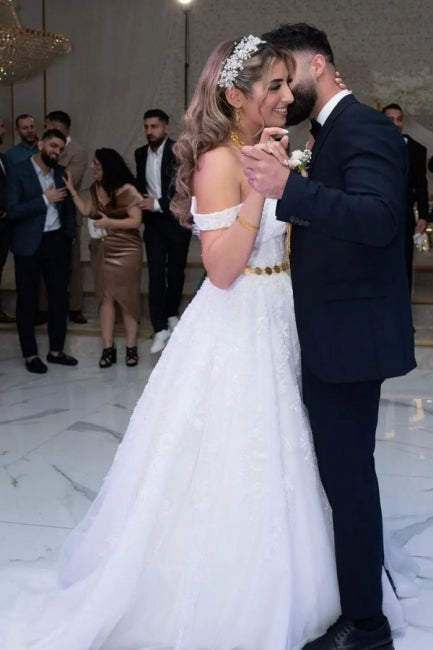 Vestido de novia encantador con tirantes al descubierto y largo hasta el suelo en forma de A