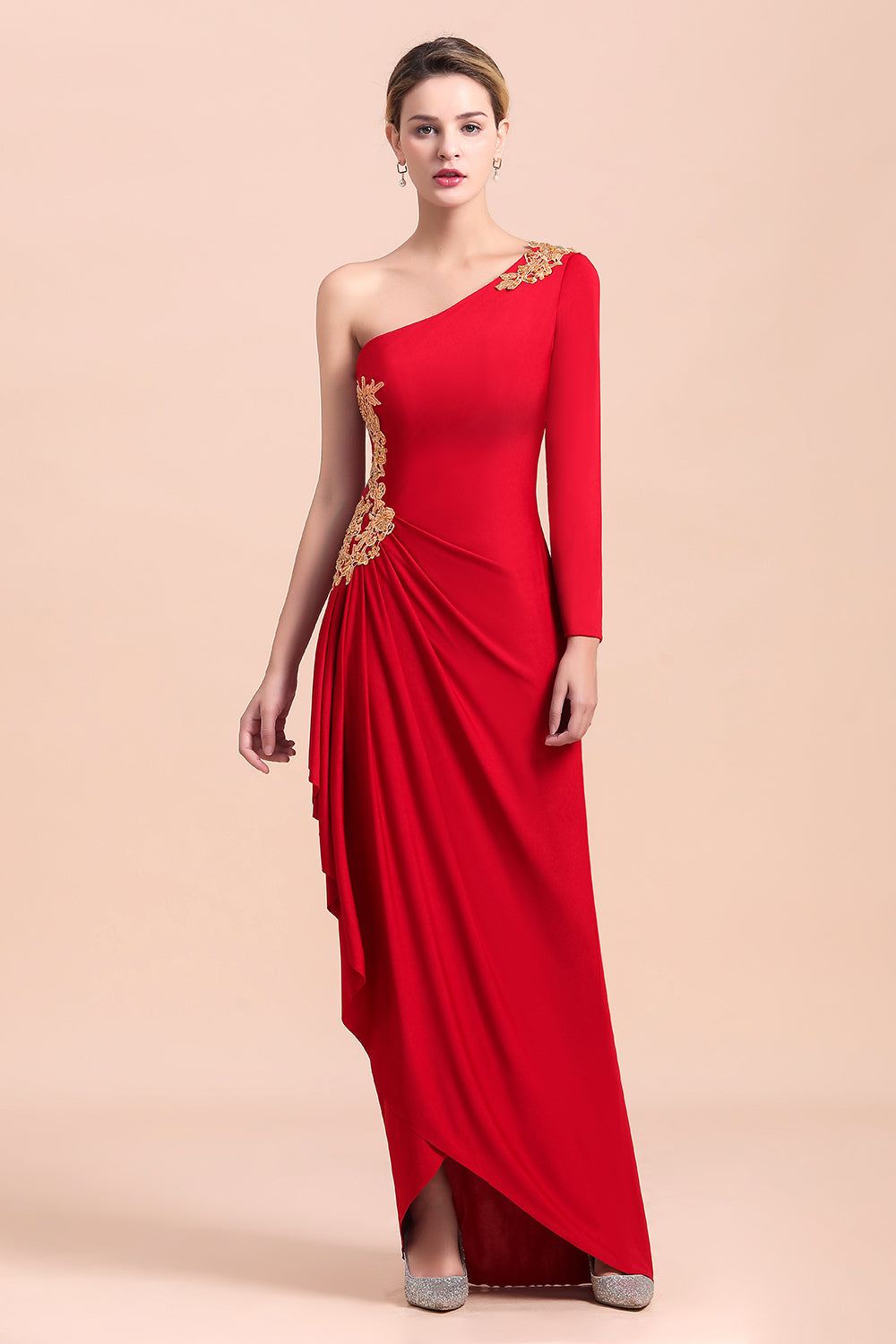 Schickes One-Shoulder-Kleid mit langen Ärmeln, Rüschen und Applikationen für die Brautmutter