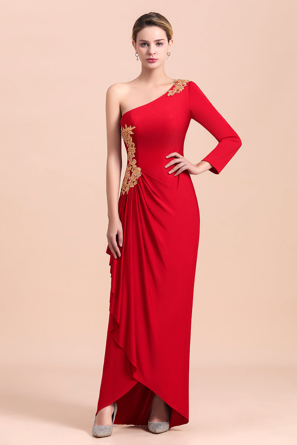 Schickes One-Shoulder-Kleid mit langen Ärmeln, Rüschen und Applikationen für die Brautmutter