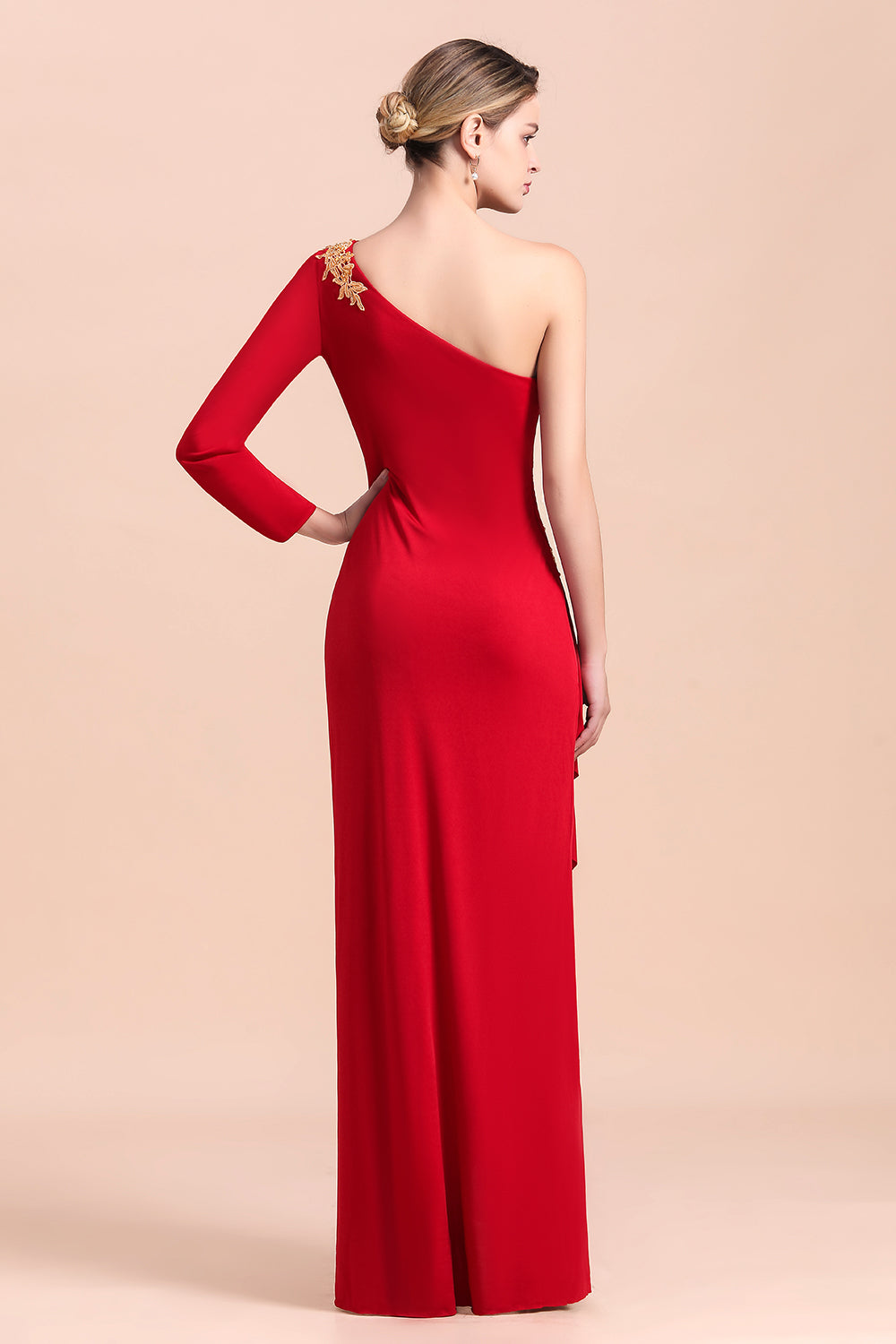 Schickes One-Shoulder-Kleid mit langen Ärmeln, Rüschen und Applikationen für die Brautmutter