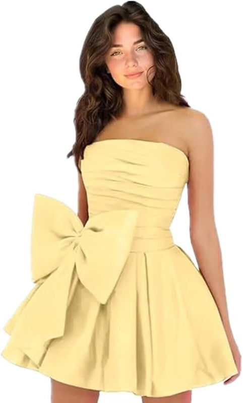 Stilvolles ärmelloses, gerüschtes, kurzes Homecoming-Kleid, schlichtes Mini-Partykleid mit Schleife