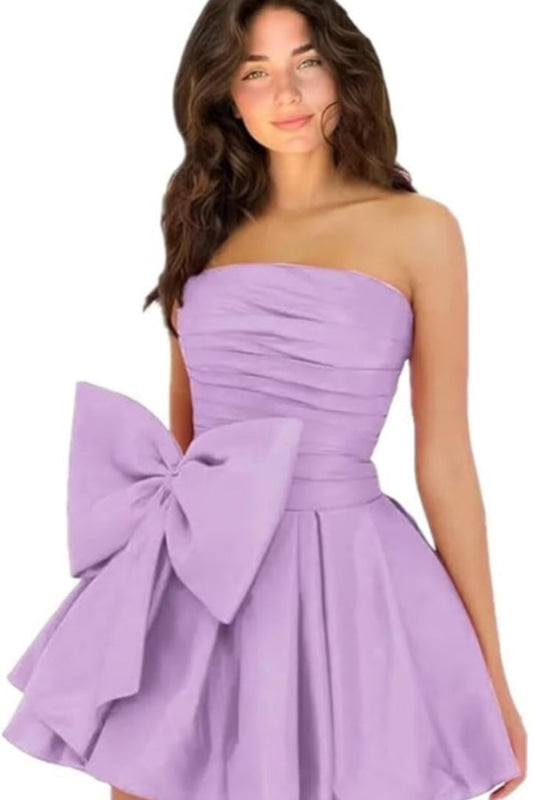 Stilvolles ärmelloses, gerüschtes, kurzes Homecoming-Kleid, schlichtes Mini-Partykleid mit Schleife