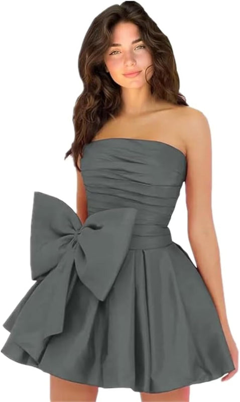 Stilvolles ärmelloses, gerüschtes, kurzes Homecoming-Kleid, schlichtes Mini-Partykleid mit Schleife
