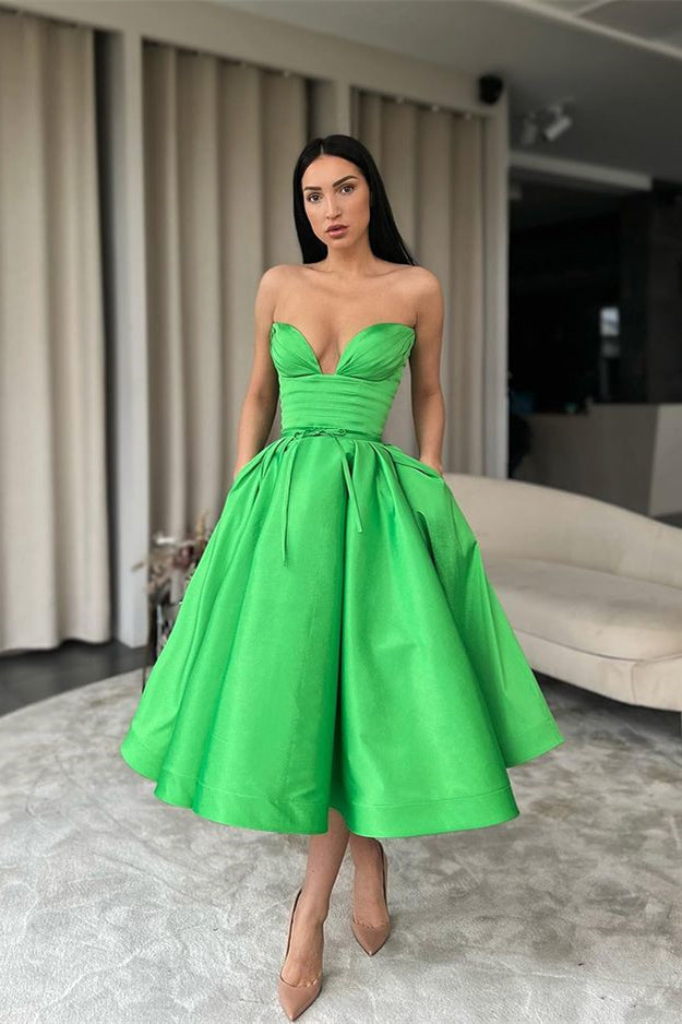 Vestido de fiesta corto de diseño verde con escote en forma de A y escote en forma de corazón