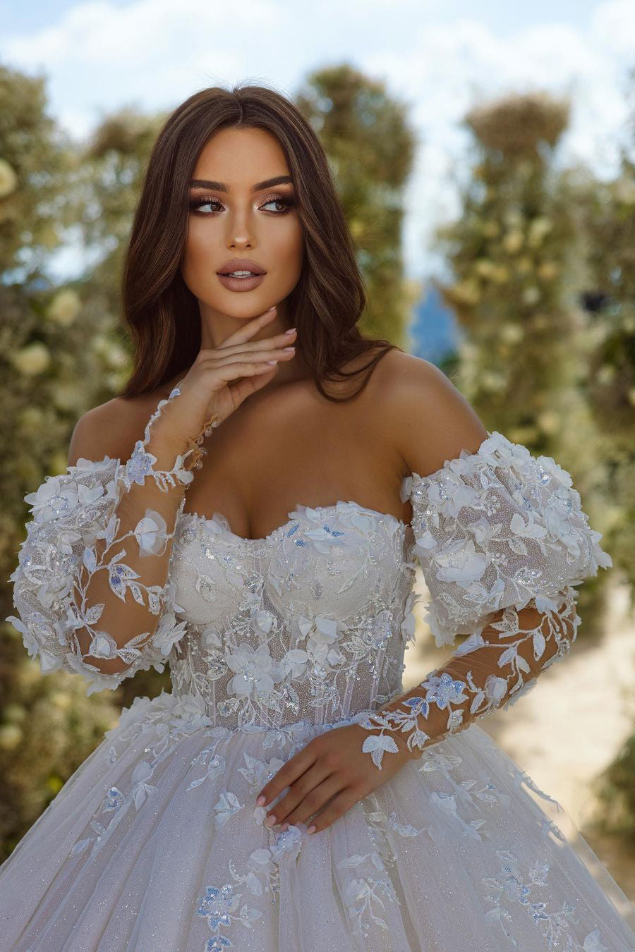 Elegantes A-Linien-Brautkleid aus Spitze mit Herzausschnitt und langen Ärmeln