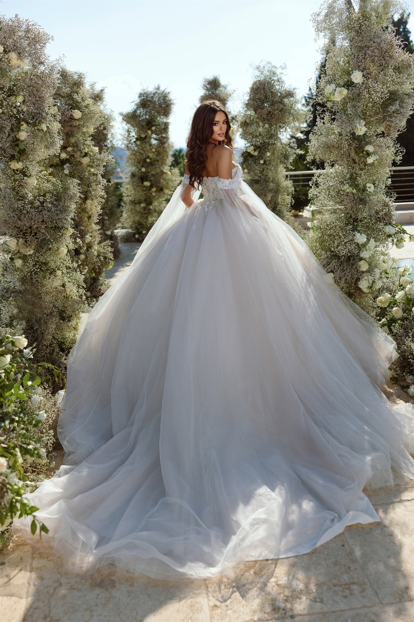 Elegant A-line Off-the-shoulder Tulle Lace Appliques Wedding Dress