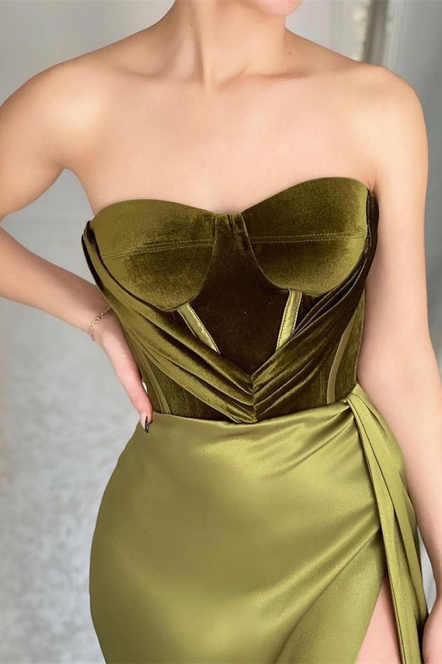 Elegante vestido de fiesta de satén sirena sin mangas, verde, con abertura y sin tirantes